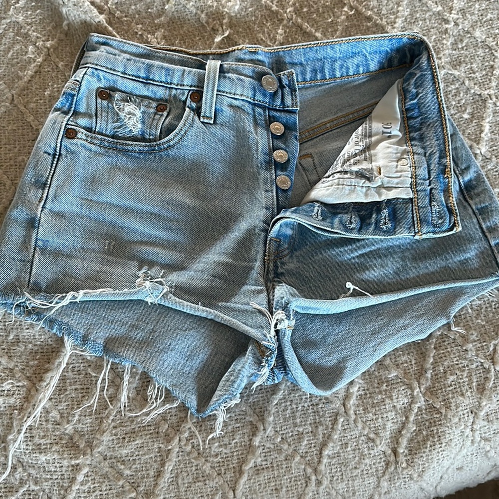 Levi’s 501 size W24 denim shorts
